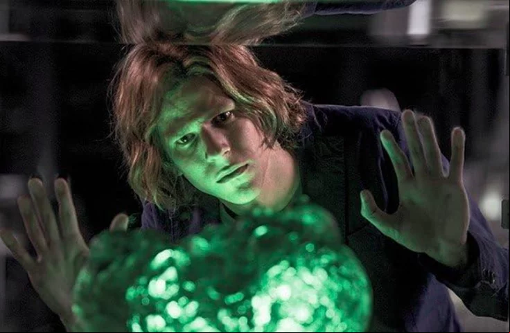 Em Batman vs Superman: A Origem da Justiça (2016), Jesse Eisenberg apresentou uma versão moderna e excêntrica do vilão.