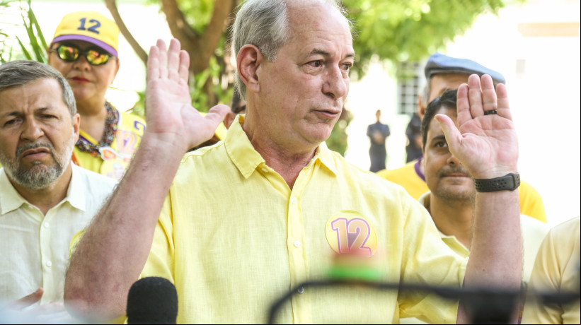 FORTALEZA-CE BRASIL, 06-10-2024 Votação de Ciro Gomes na Secretaria de Saúde (Foto Joao Filho Tavares O Povo)