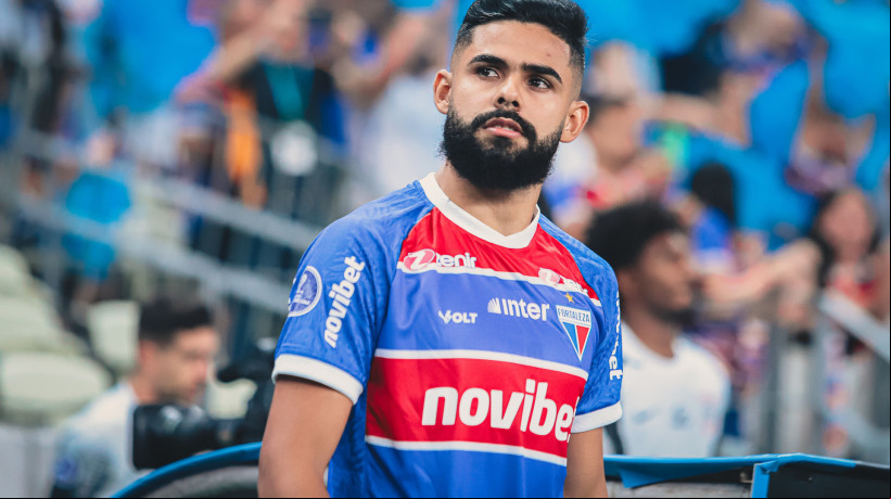 Lateral-esquerdo Felipe Jonatan no jogo Fortaleza x Corinthians, no Castelão, pela Copa Sul-Americana 2024