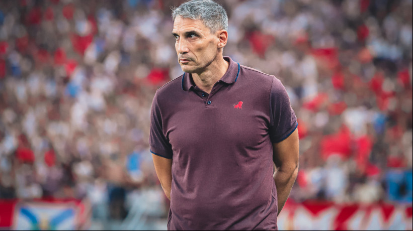 Técnico Vojvoda no jogo Fortaleza x Corinthians, no Castelão, pela Copa Sul-Americana 2024