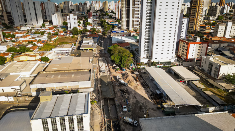 FORTALEZA, CEARÁ, BRASIL- 09.10.2024: Obras na Avenida Heraclito Graça, construção de piscinão para evitar inundações esta praticamente concluida. (Foto: Aurélio Alves/O POVO)