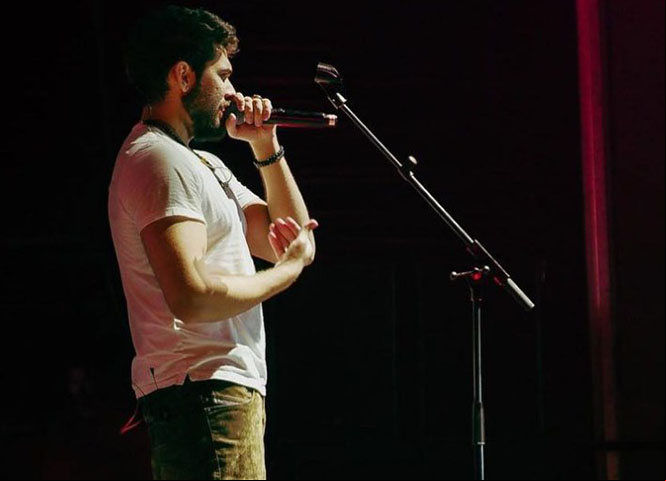 Gustavo Mioto - Cantor nascido no interior paulista, iniciou a carreira em 2012 e ganhou projeção com hits como “Impressionando os Anjos” e “Com ou Sem Mim”.