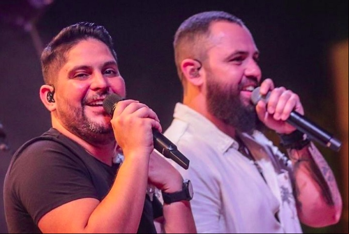 Jorge e Mateus - Dupla formada em Itumbiara, no estado de Goiás, é uma das principais representantes da vertente “sertanejo universitário”. Os cantores conquistaram popularidade com músicas como “Pode Chorar” e “Tem Nada a Ver”.