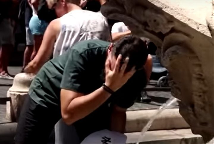 Se a temperatura interna do corpo ultraar os 42°C, pode provocar danos cerebrais e até a falência de órgãos.
