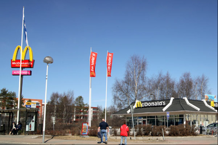 O restaurante McDonald's mais ao norte do mundo fica localizado em Rovaniemi, na Finlândia. Antes, esse recorde pertencia à unidade de Murmansk, na Rússia, mas ele foi fechado em 2022.