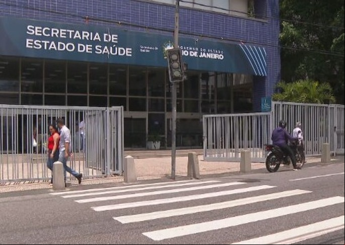 O laboratório foi contratado pela Secretaria Estadual de Saúde (SES-RJ) em dezembro de 2023, por meio de um pregão eletrônico no valor de R$ 11 milhões, para realizar exames sorológicos em órgãos doados.