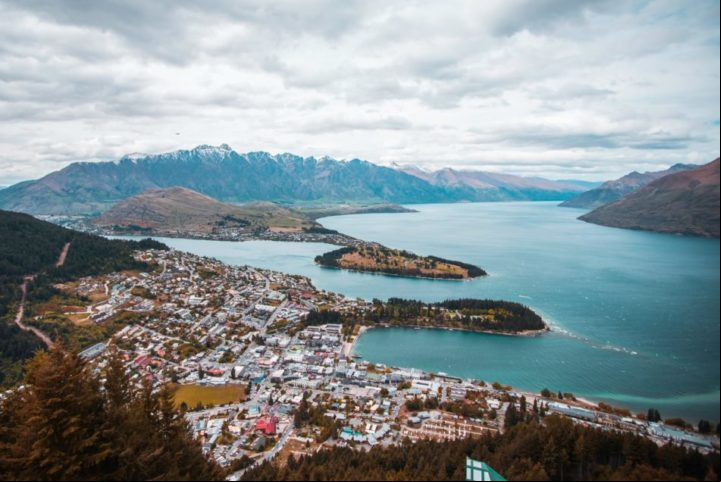 4º) Nova Zelândia - População: 5 milhões de habitantes; Capital: Wellington; PIB Per capita: US$ 53.809; Índice de Desenvolvimento Humano (IDH): 0,937.