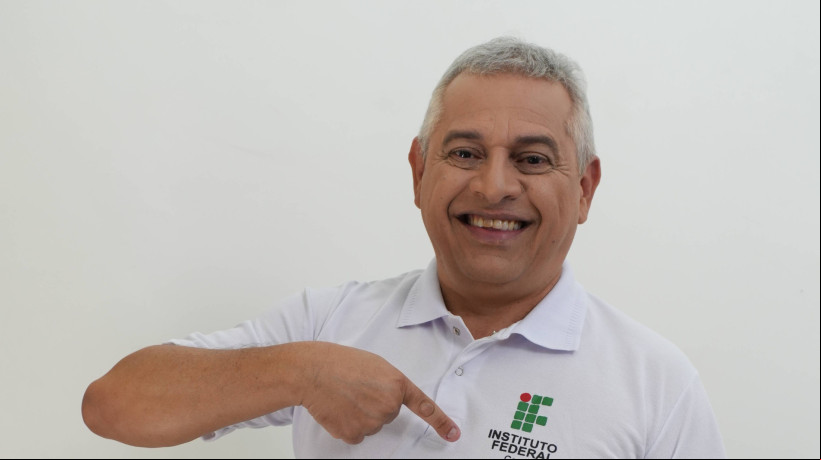 Professor é reeleito ao cargo