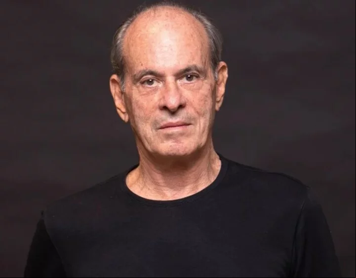 O cantor Ney Matogrosso, 83, fará um show no Teatro Riachuelo Natal no dia 8 de dezembro, na capital do Rio Grande do Norte. O evento faz parte das comemorações dos 14 anos da casa de espetáculos.