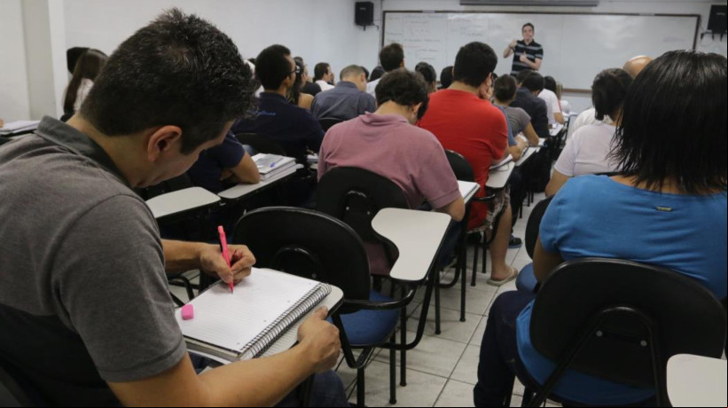 FORTALEZA, CE, BRASIL, 02-09-2015: Matéria sobre concursos públicos. Sala de aula do cursinho Prime. (Foto: Rodrigo Carvalho/O POVO)