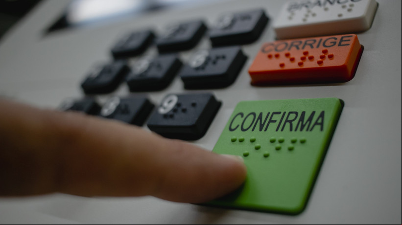 O que define a realização de um segundo turno, conforme o TSE, é o critério da maioria absoluta de votos