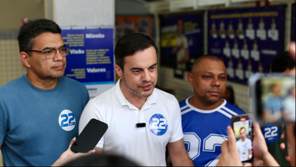 Capitão Wagner (União Brasil) vota em colégio de Fortaleza na manhã deste domingo, 27