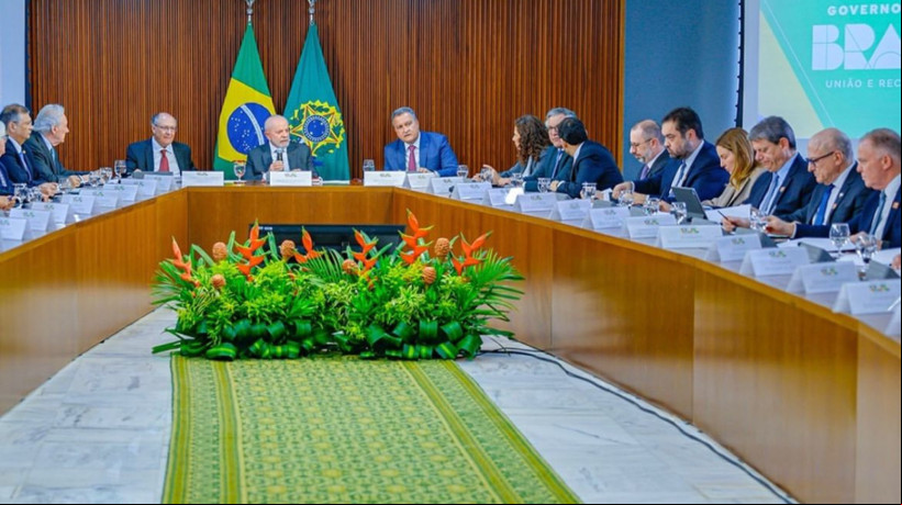 Presidente em reunião com governadores