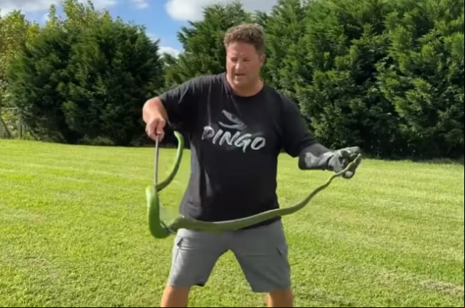 No canal que apresentava no YouTube, Dingo chegou a produzir vários vídeos sobre a cobra que acabaria provocando a sua morte. Ele gostava tanto de animais que mantinha até um santuário chamado Dingo's Farm and Reptile Park ( Fazenda e Parque de Répteis da Família Dingo).