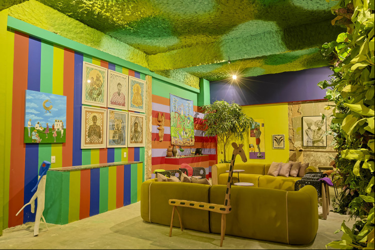 A Comedoria 24 foi criada pelo arquiteto Ney Filho como um espaço para receber, festejar e representar o design do Ceará A Comedoria 24 foi criada pelo arquiteto Ney Filho como um espaço para receber, festejar e representar o design do Ceará