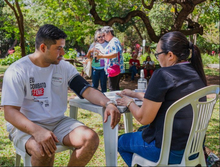 FORTALEZA-CE, BRASIL, 09-11-2024: Evento do Natal Sem Fome, no Parque Adahil Barreto, com atividades ao ar livre, oficinas e recebimento de alimentos doados. (Foto: Fernanda Barros/ O Povo)