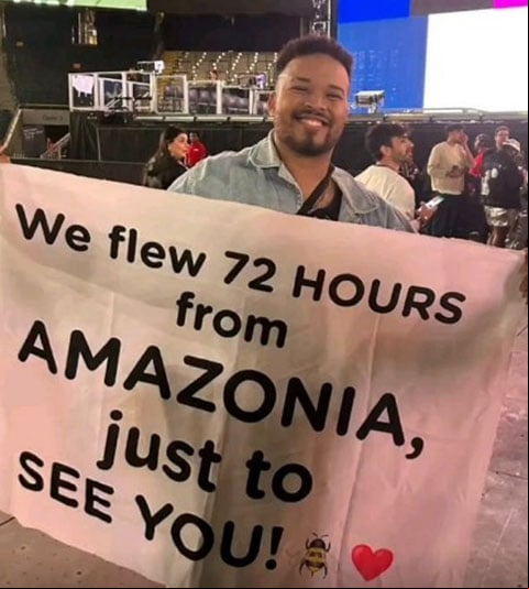 O fato de a capital sueca ter sido palco do início da turnê gerou um fluxo grande de fãs do mundo inteiro. Na foto, um brasileiro que saiu do Amazonas para ver a diva.