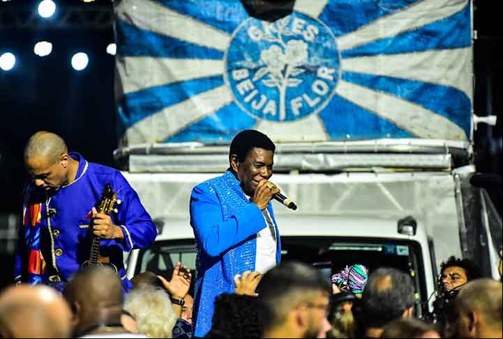 Um dos maiores intérpretes da história da folia carioca, Neguinho da Beija-Flor, que está à frente do carro de som da azul e branco da Baixada Fluminense há quase 50 anos, anunciou que 2025 será o último carnaval de sua carreira.