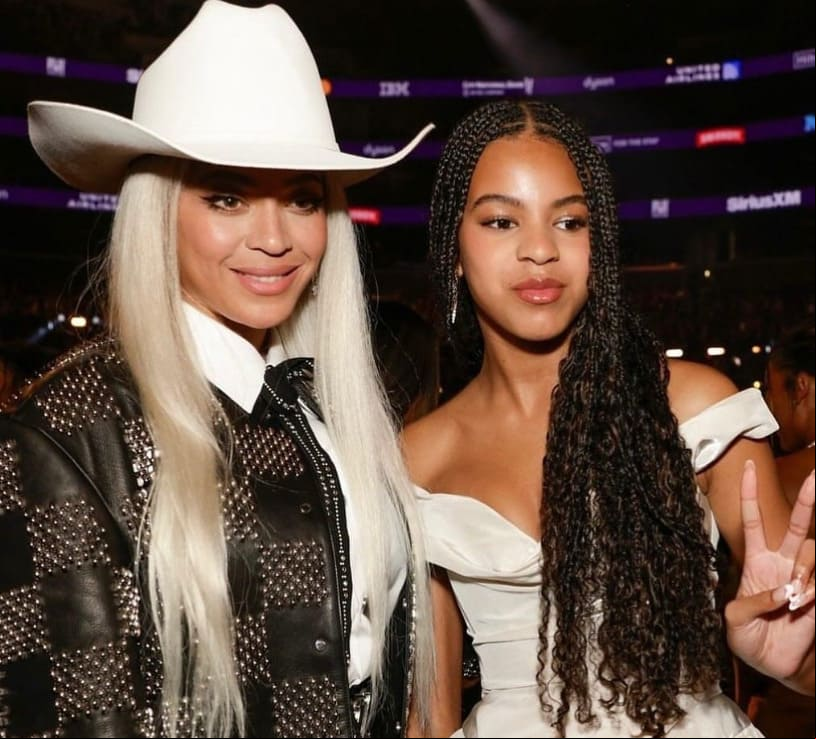 O casal tem três filhos: Blue Ivy Carter, de 12 anos, e os gêmeos Sir e Rumi, de 7 anos.