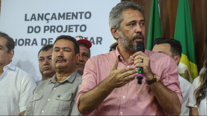 Governador Elmano de Freitas (PT) testou positivo para Covid-19 e vai ser afastar de suas atividades