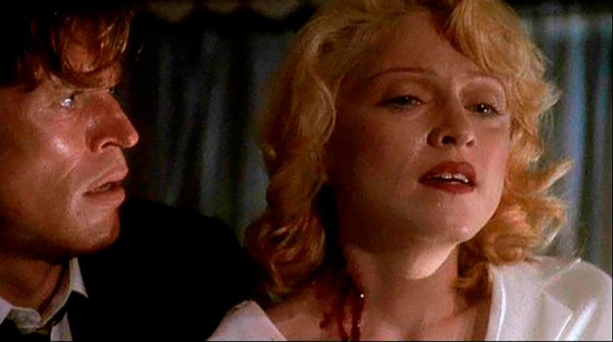 Em 1993, levou para o filme Corpo em Evidência seu gosto pela sensualidade. Interpretou Rebecca Carlson, que andava nua pela casa com as janelas abertas e é investigada como suspeita de um crime. Ela contracena com Willem Dafoe.