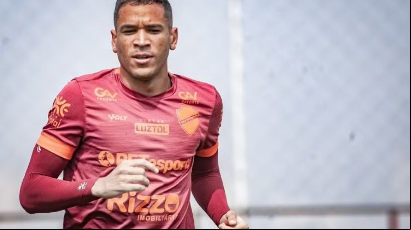Elias, lateral-direito do Vila Nova, chegou ao clube goiano em abril e terminou o ano como destaque