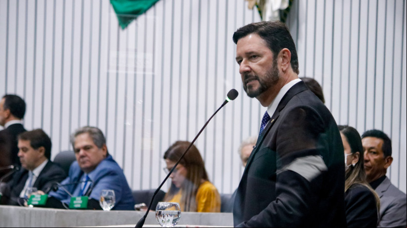Romeu Aldigueri discursa