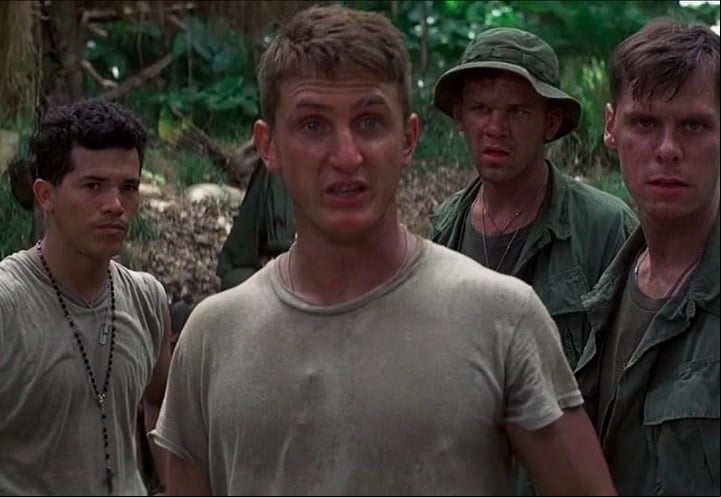Em 1989, Sean Penn estrelou Pecados de Guerra, do renomado diretor Brian De Palma. Na trama, que se a no Vietnã, um soldado se volta contra seu próprio batalhão por não concordar com o rapto de uma mulher da aldeia.