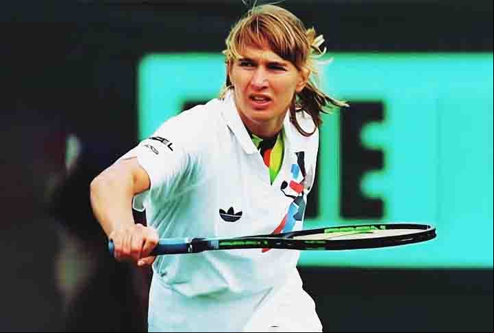 Steffi retirou-se das quadras em 1999 e foi introduzida no International Tennis Hall of Fame em 2004. É casada com o também ex-tenista Andre Agassi.