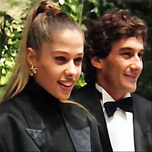 Sucesso no streaming, a série “Senna” (Netflix) tornou-se alvo recente de debates acalorados nas redes sociais por uma questão específica: o pouco espaço dado no roteiro ao relacionamento do ídolo brasileiro com a apresentadora Adriane Galisteu.