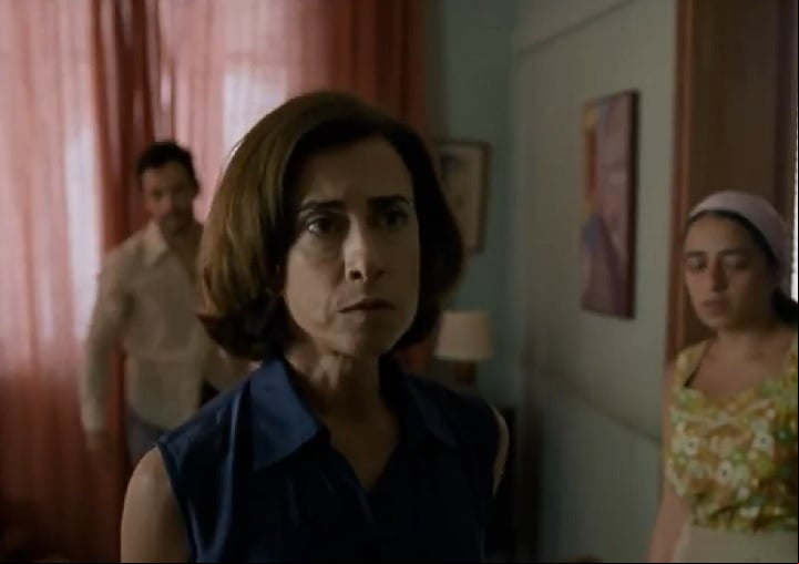 Salles nunca se excede nas batidas emocionais do filme, confiando na atuação magnífica e excepcionalmente detalhada de Torres para dirigir a história, destacou o ScreenDaily.
