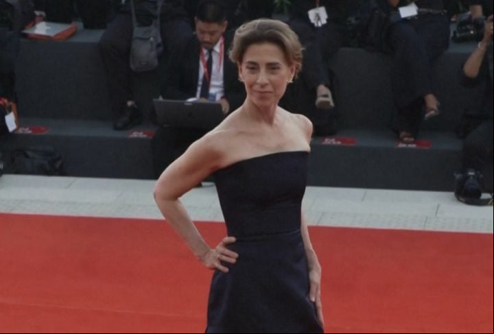 Além disso, o filme recebeu inúmeros elogios da imprensa internacional. Um deles foi direcionado à atuação de Fernanda Torres.