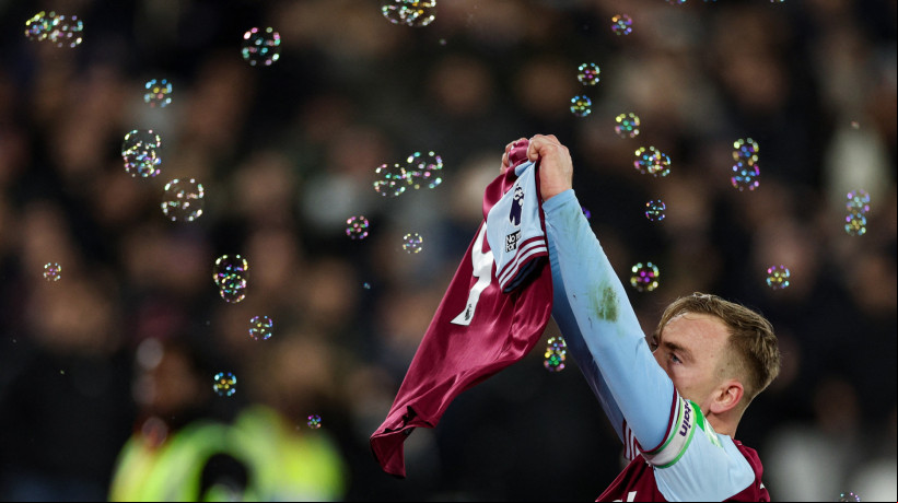 Bowen, meia-atacante do West Ham, marca gol da vitória em jogo da Premier League e homenageia Michail Antonio