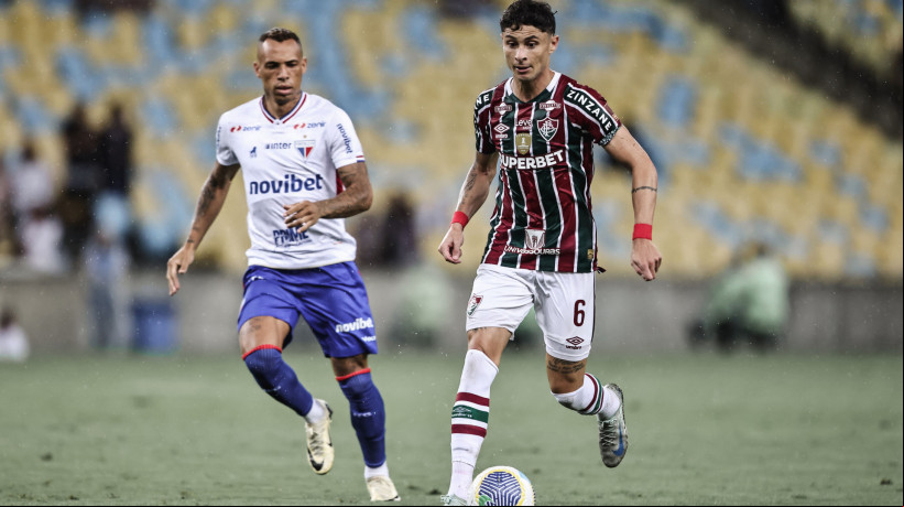 Lateral-esquerdo Diogo Barbosa no jogo Fluminense x Fortaleza, no Maracanã, pelo Campeonato Brasileiro Série A 2024