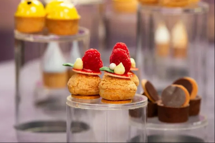 Os confeiteiros tiveram de reproduzir vários "mignardises" Os confeiteiros tiveram de reproduzir vários "mignardises"