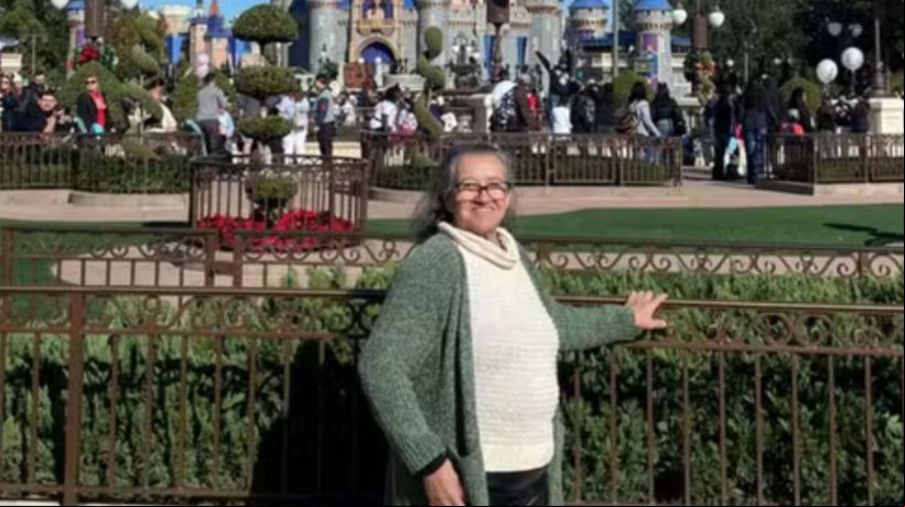 Almeri Terezinha tem 58 anos e conheceu a Disney ao viajar com a família para qual trabalha há 15 anos