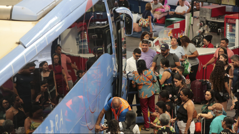 As empresas de ônibus irão disponibilizar 230 viagens extras, para atender cerca de 51.660 pessoas que deverão viajar para aproveitar a virada de ano fora de Fortaleza.