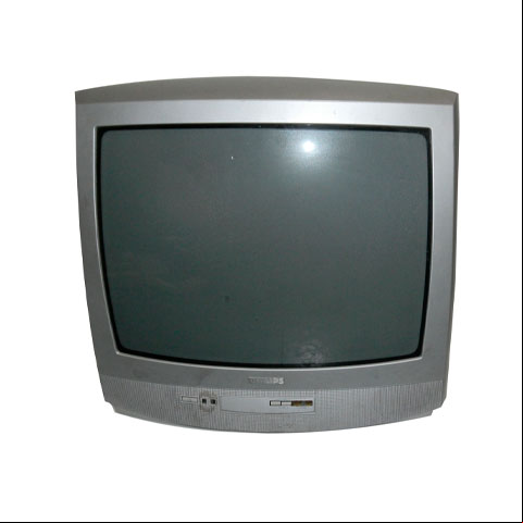 Aquelas TVs grandonas, também conhecidas como TVs de tubo, marcaram a infância de muita gente e começaram a ser comercializadas no início do Século 20. Hoje, não são mais vendidas. Elas foram substituídas por versões fininhas, fáceis de transportar e com resolução melhor, seja de plasma, led, 4k, 8k ou outras. Quem ainda tem TV tubo não dispõe de entrada para cabos da atualidade.