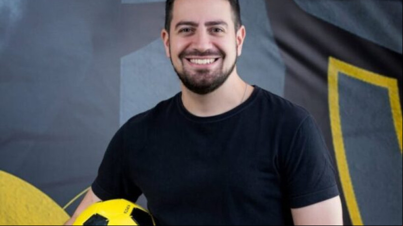 Leandro Chaves, de 36 anos, assinou contrato de um ano com a Globo após vencer o reality show 'Craque da Voz'