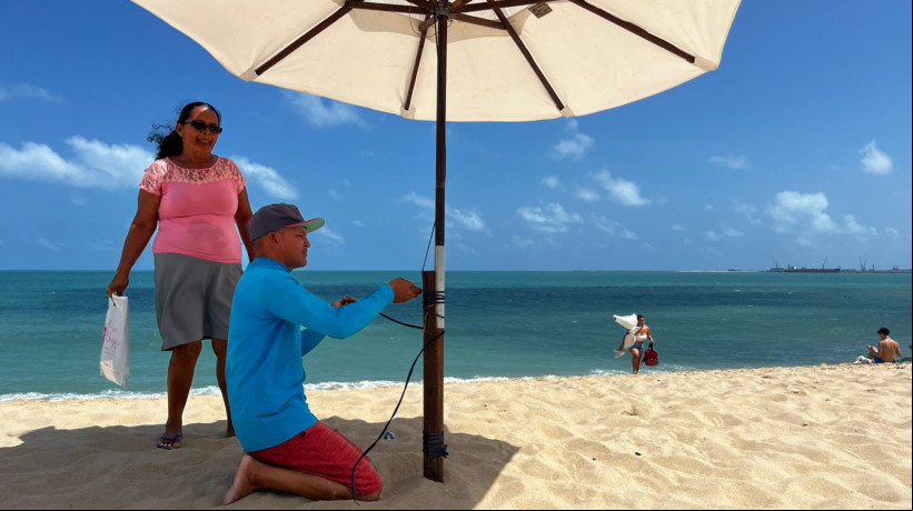 Movimento na Praia de Iracema, em Fortaleza, no último dia do ano de 2024