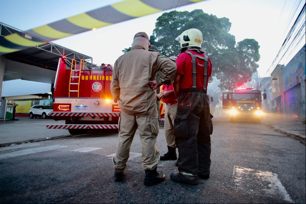 De acordo com o major Aluizio Freitas, superior de operações do CMBCE, o incêndio foi controlado em aproximadamente 15 minutos(Foto: FÁBIO LIMA)