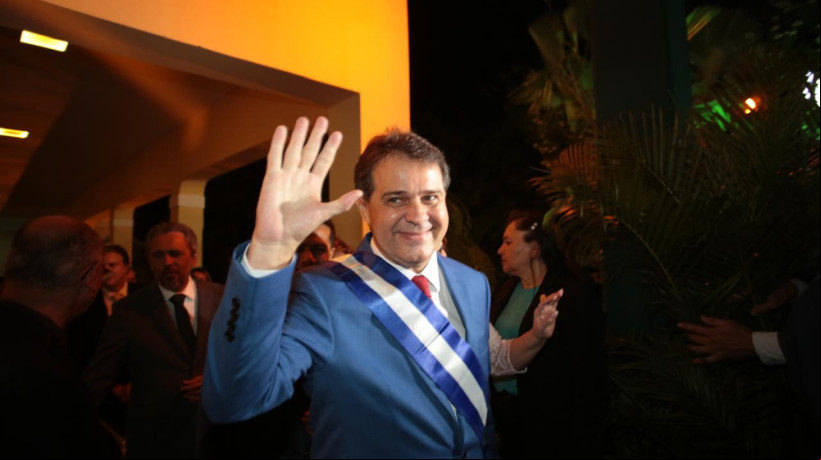Evandro Leitão recebeu faixa de prefeito das mãos de José Sarto em evento privado