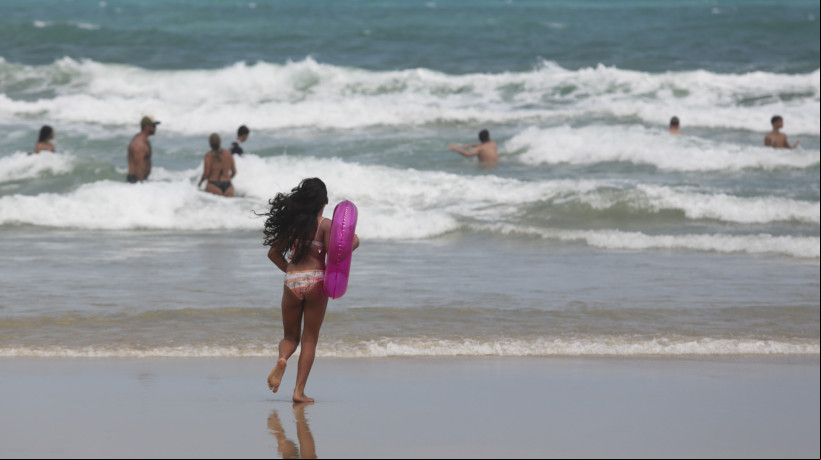 FORTALEZA-CE, BRASIL, 02.01.2025:Movimentação na Praia do Futuro..  (foto: Fabio Lima/ OPOVO)