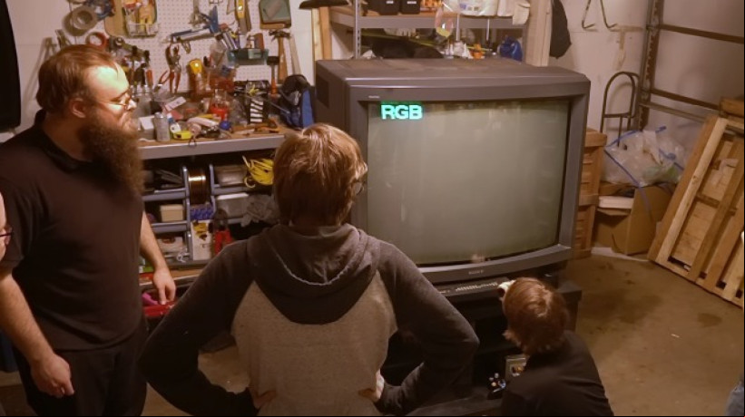 A TV também se destacava pelo seu preço alto na época e é muto difícil ser encontrada hoje em dia