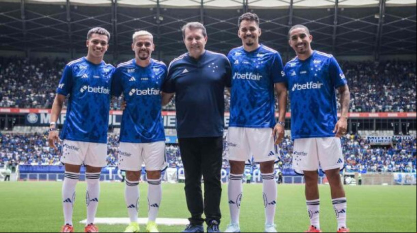 Novos reforços do Cabuloso foram apresentados no Mineirão neste sábado, na festa que tem como ápice a chegada de Gabigol ao clube mineiro  