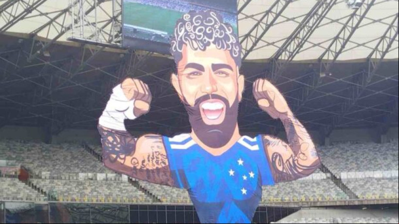 Atacante foi apresentado para mais de 40 mil cruzeirenses no Mineirão  