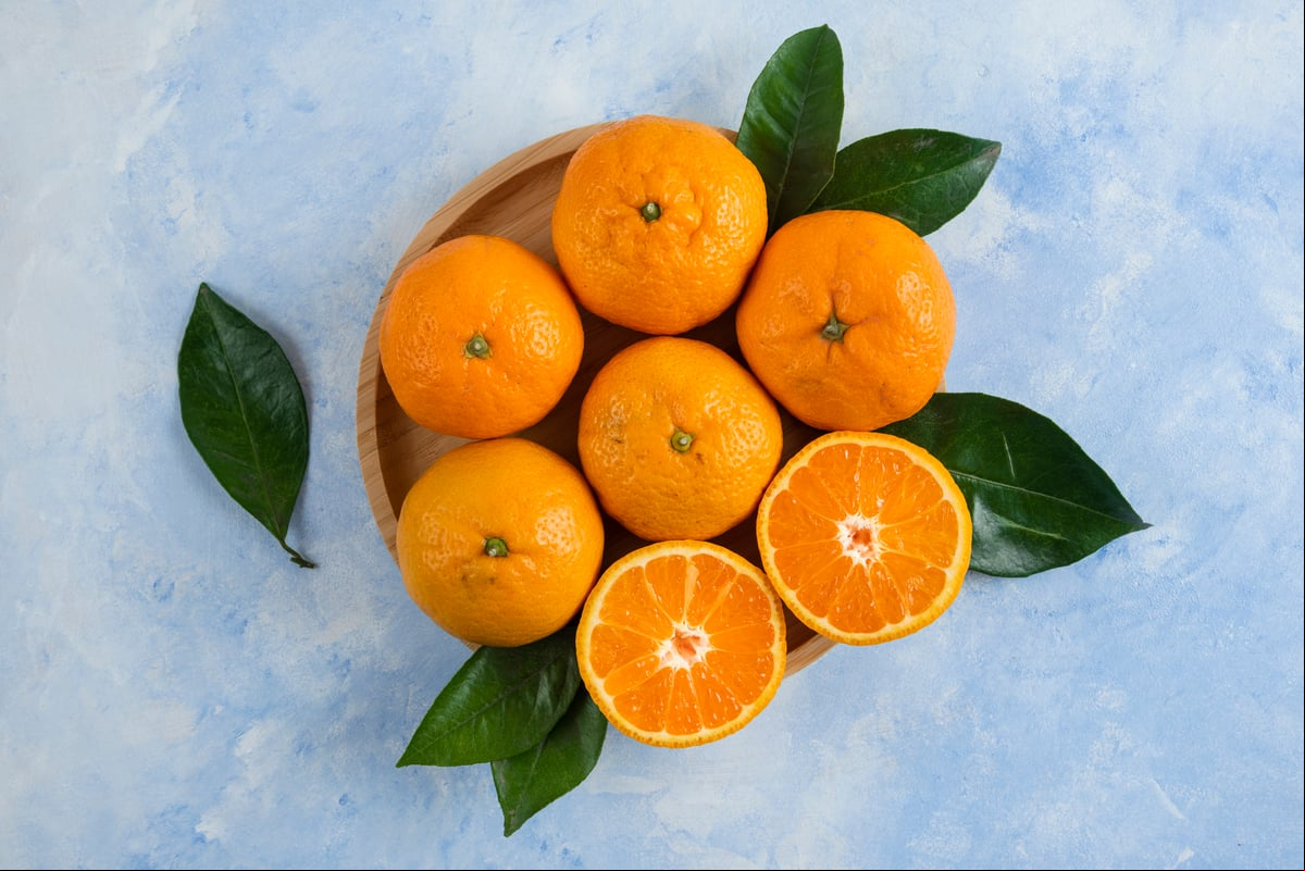 É uma variedade de tangerina e está entre as mais aromáticas do mundo. Dessa forma, o aroma escapa aos pomares de citrinos, tomando conta de toda a ilha, tornando Chios conhecida tanto na Grécia como no estrangeiro como 'Myrovolos' – a ilha perfumada.