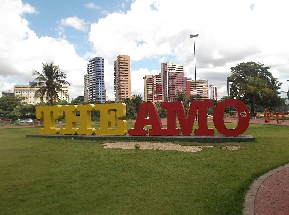 A capital do Piauí, Teresina, é a única do Nordeste que não tem praia. Fica a 343 km do litoral. Mas tem belezas naturais, histórias e culturais. Seu nome é uma homenagem à imperatriz Teresa Cristina.