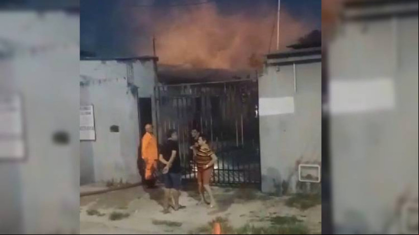 Fogo atingiu residência no Centro