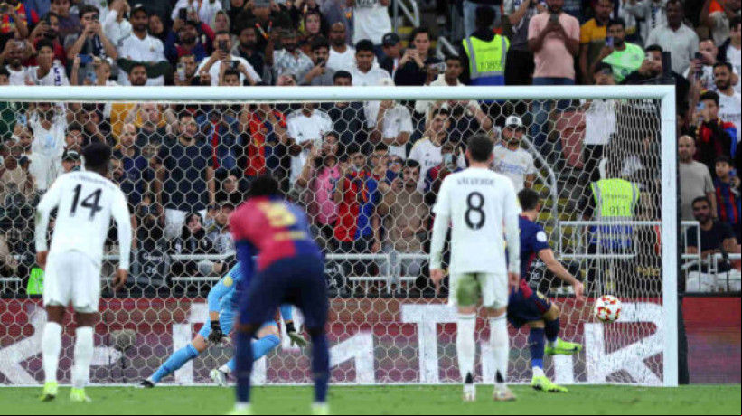 Barça explora fragilidade da defesa merengue e constrói goleada no primeiro tempo sobre rival com dois gols do brasileiro; no fim, 5 a 2 em Jidá